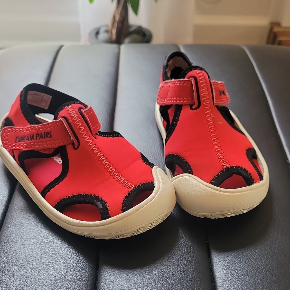 Dream Pairs Kids Red and Black Sandals